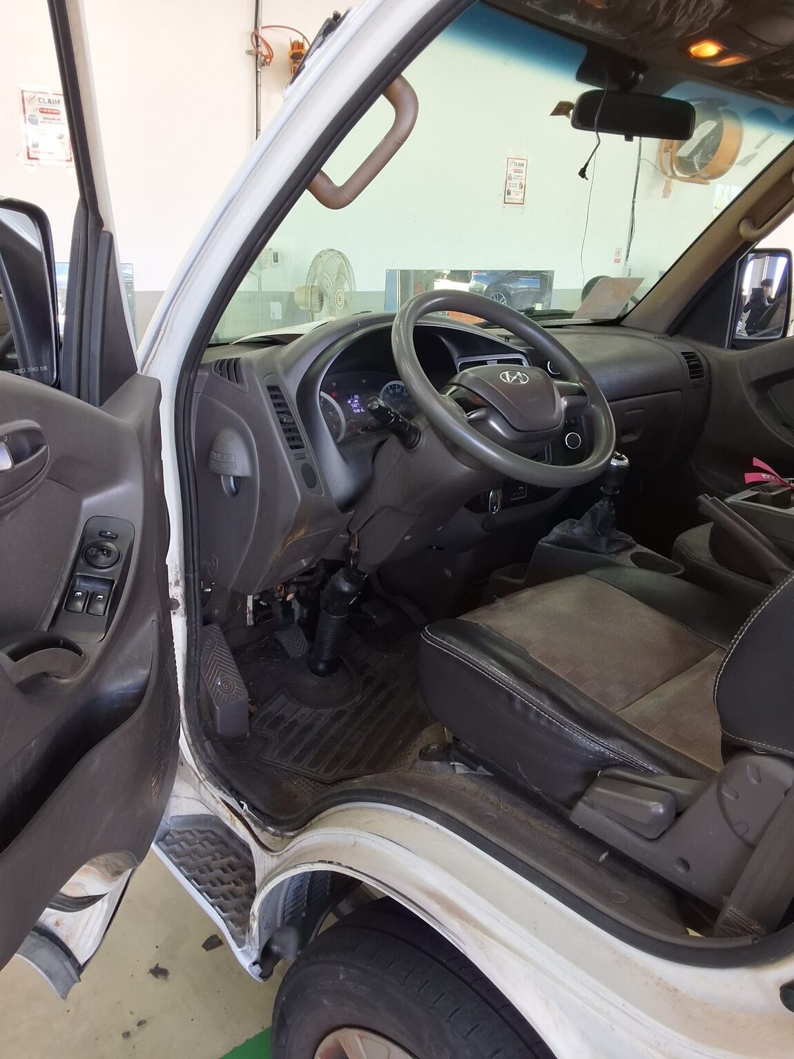 HYUNDAI PORTER II BUILT-IN BOX TRUCK SUPER CAB 2018 - zdjęcie 10