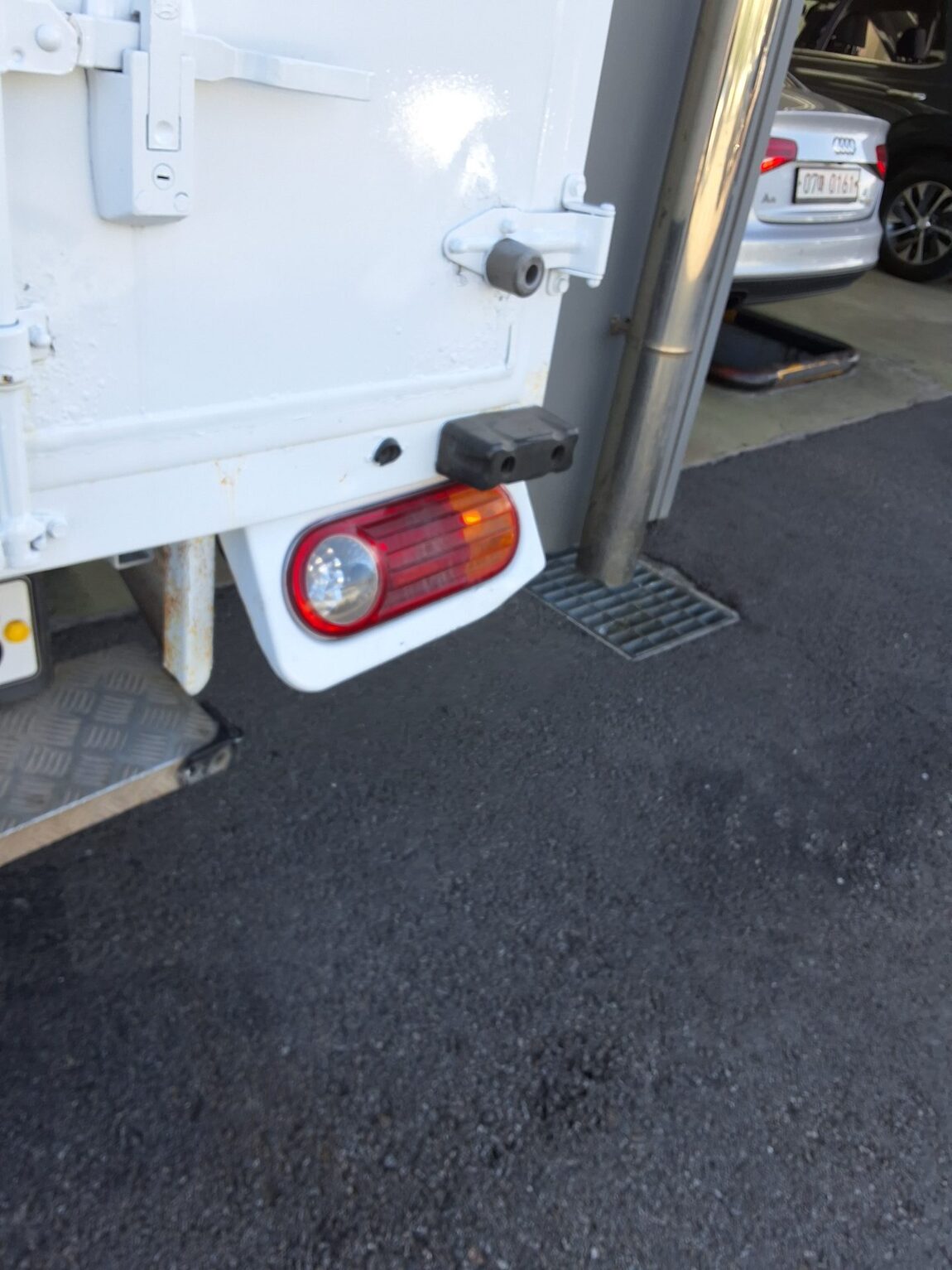HYUNDAI PORTER II BUILT-IN BOX TRUCK SUPER CAB 2018 - zdjęcie 24