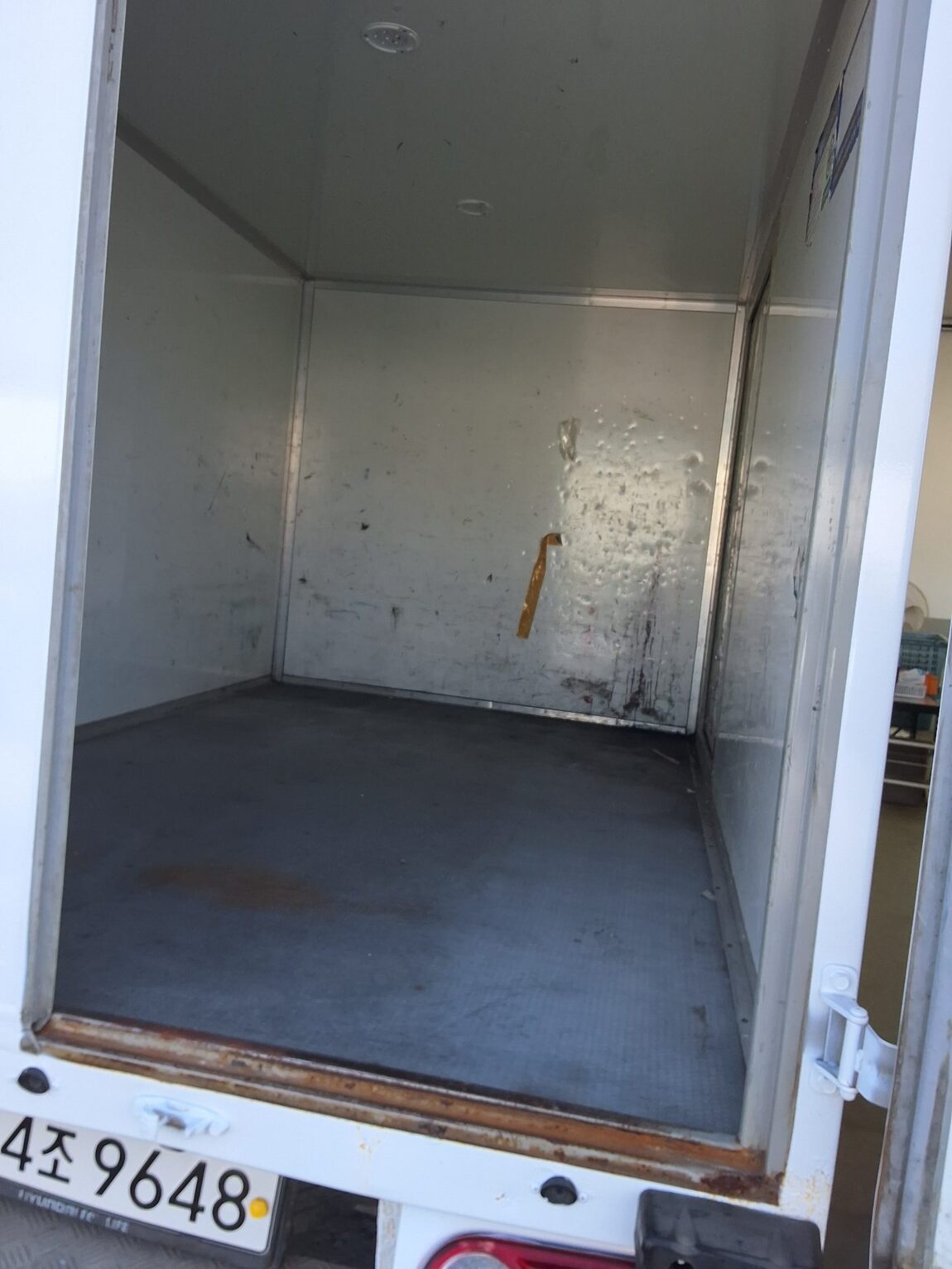 HYUNDAI PORTER II BUILT-IN BOX TRUCK SUPER CAB 2018 - zdjęcie 13