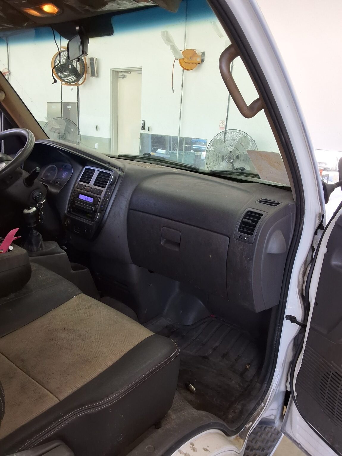 HYUNDAI PORTER II BUILT-IN BOX TRUCK SUPER CAB 2018 - zdjęcie 12