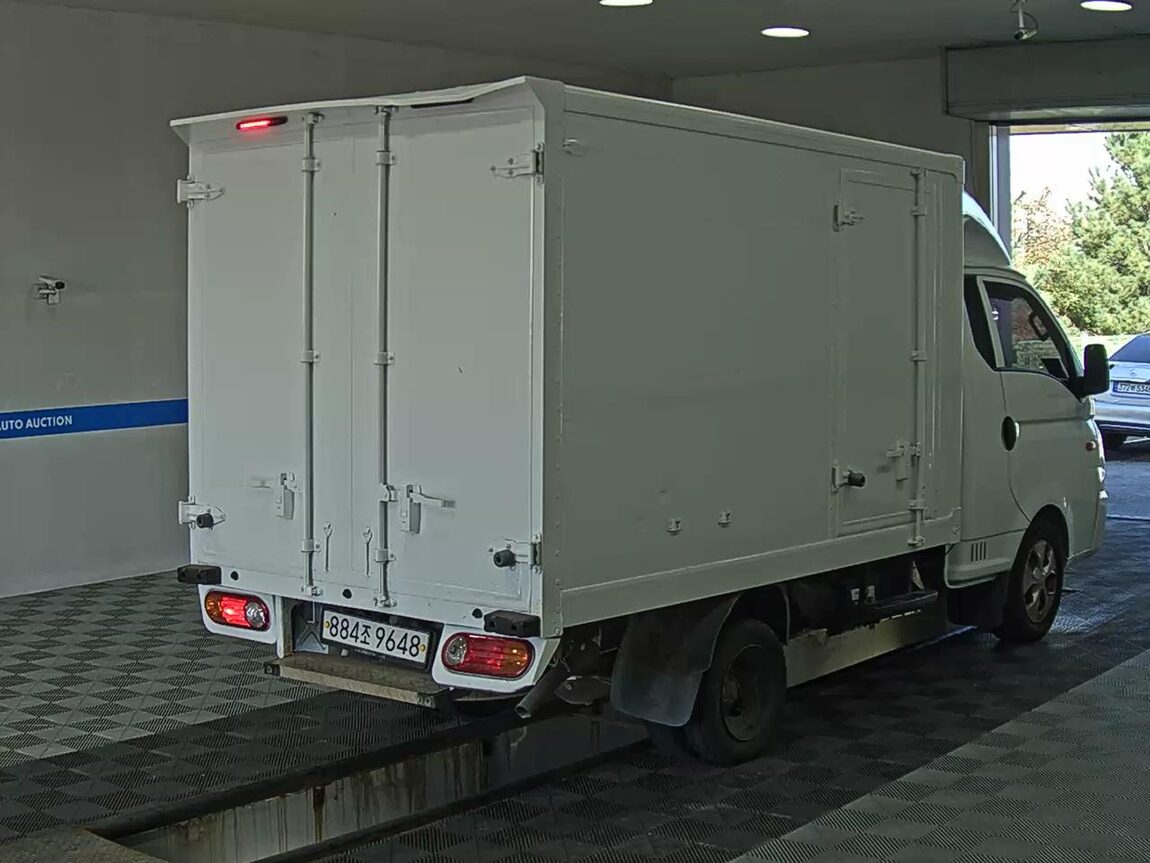 HYUNDAI PORTER II BUILT-IN BOX TRUCK SUPER CAB 2018 - zdjęcie 5