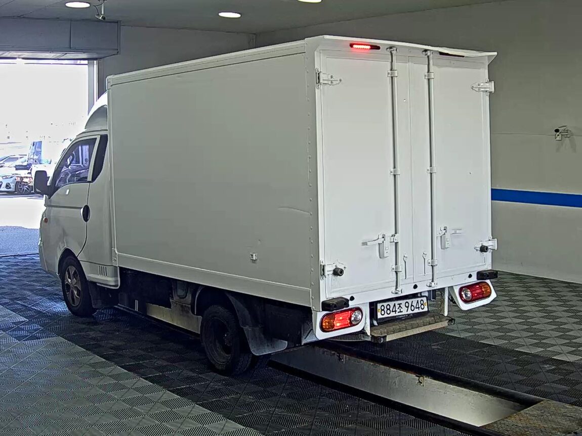 HYUNDAI PORTER II BUILT-IN BOX TRUCK SUPER CAB 2018 - zdjęcie 6
