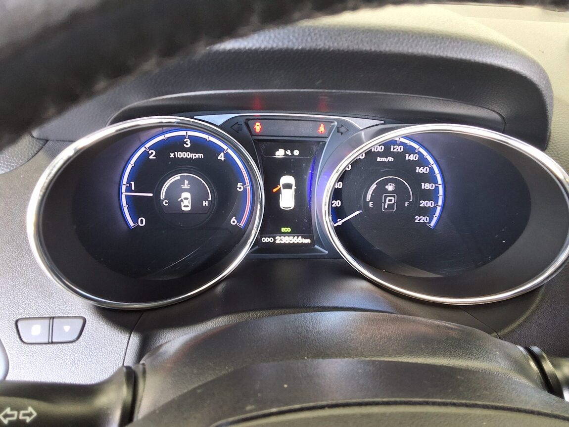 HYUNDAI NEW TUCSON ix DIESEL R2.0 2WD MODERN 2014 - zdjęcie 9