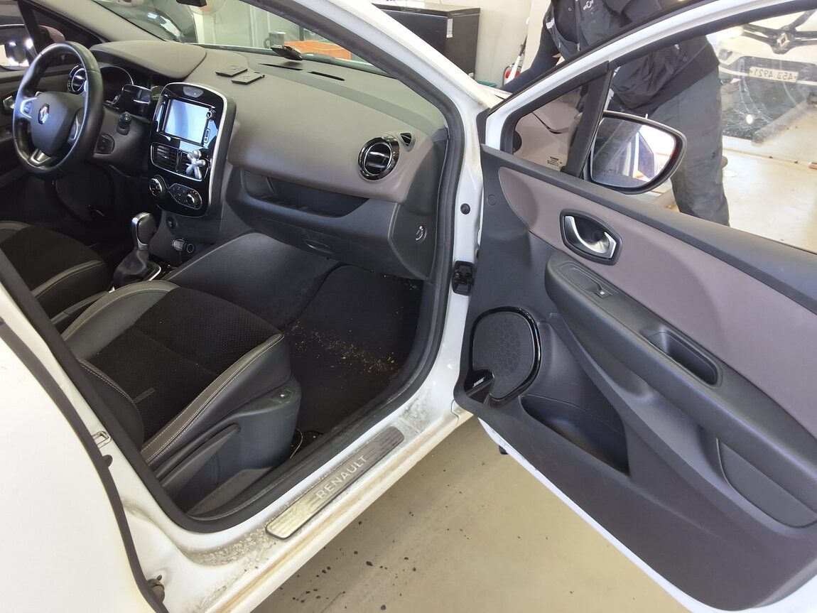 RENAULT (SAMSUNG) CLIO 1.5 DIESEL INTENSE 2019 - zdjęcie 14