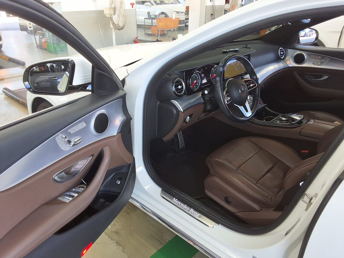 MERCEDES-BENZ E-CLASS (5TH GEN) E250 AVANTGARDE 2020 - zdjęcie 10