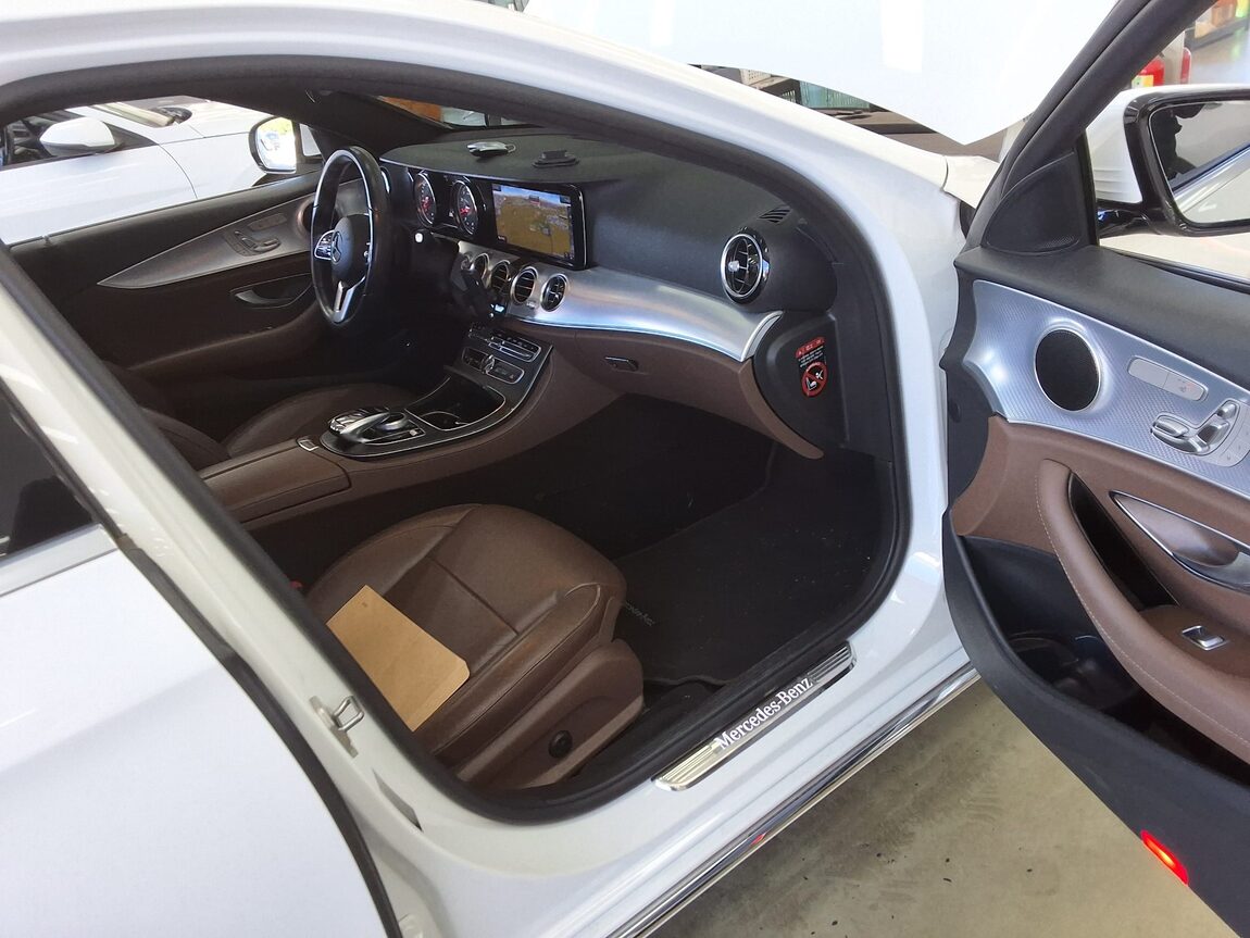 MERCEDES-BENZ E-CLASS (5TH GEN) E250 AVANTGARDE 2020 - zdjęcie 14