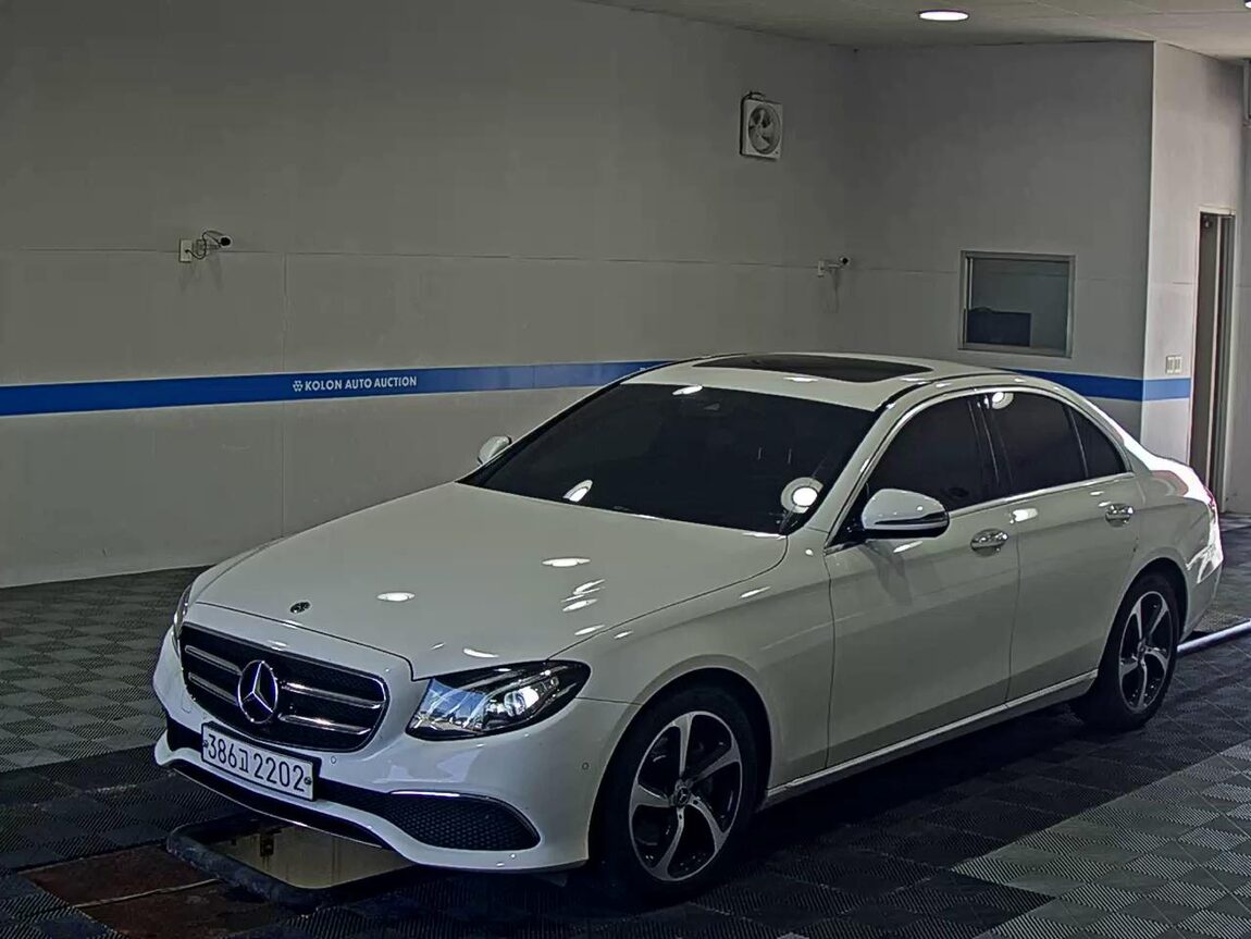 MERCEDES-BENZ E-CLASS (5TH GEN) E250 AVANTGARDE 2020 - zdjęcie 2
