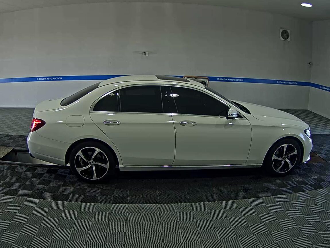 MERCEDES-BENZ E-CLASS (5TH GEN) E250 AVANTGARDE 2020 - zdjęcie 4