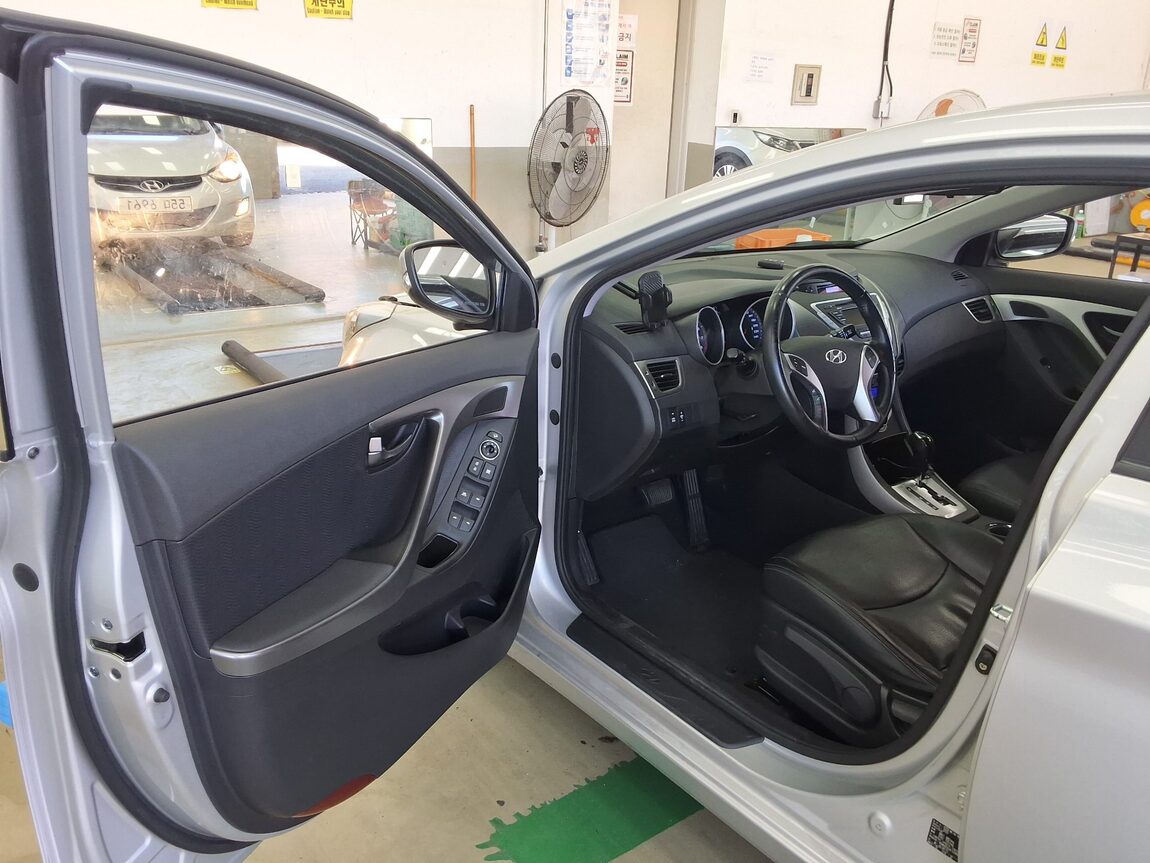HYUNDAI AVANTE MD M16 GDi LUXURY 2011 - zdjęcie 10