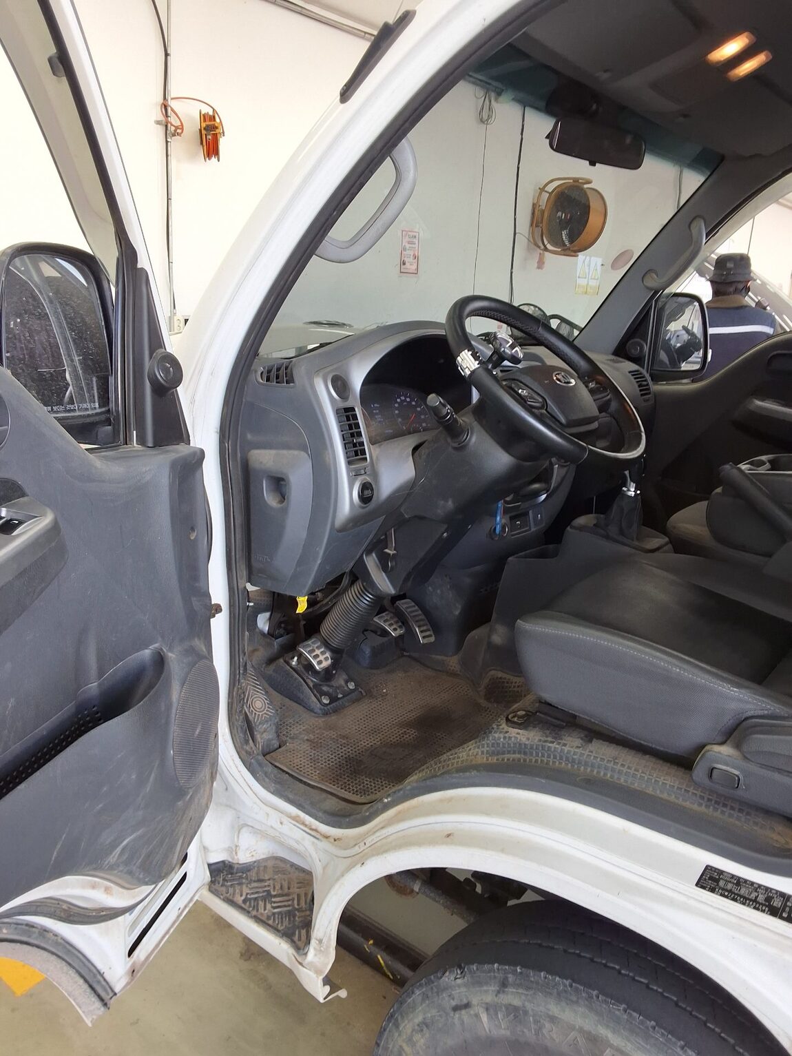 KIA THE NEW BONGO III CARGO 1.2 TON KING CAB EXTRA LONG WHEELBASE GL 2020 - zdjęcie 10