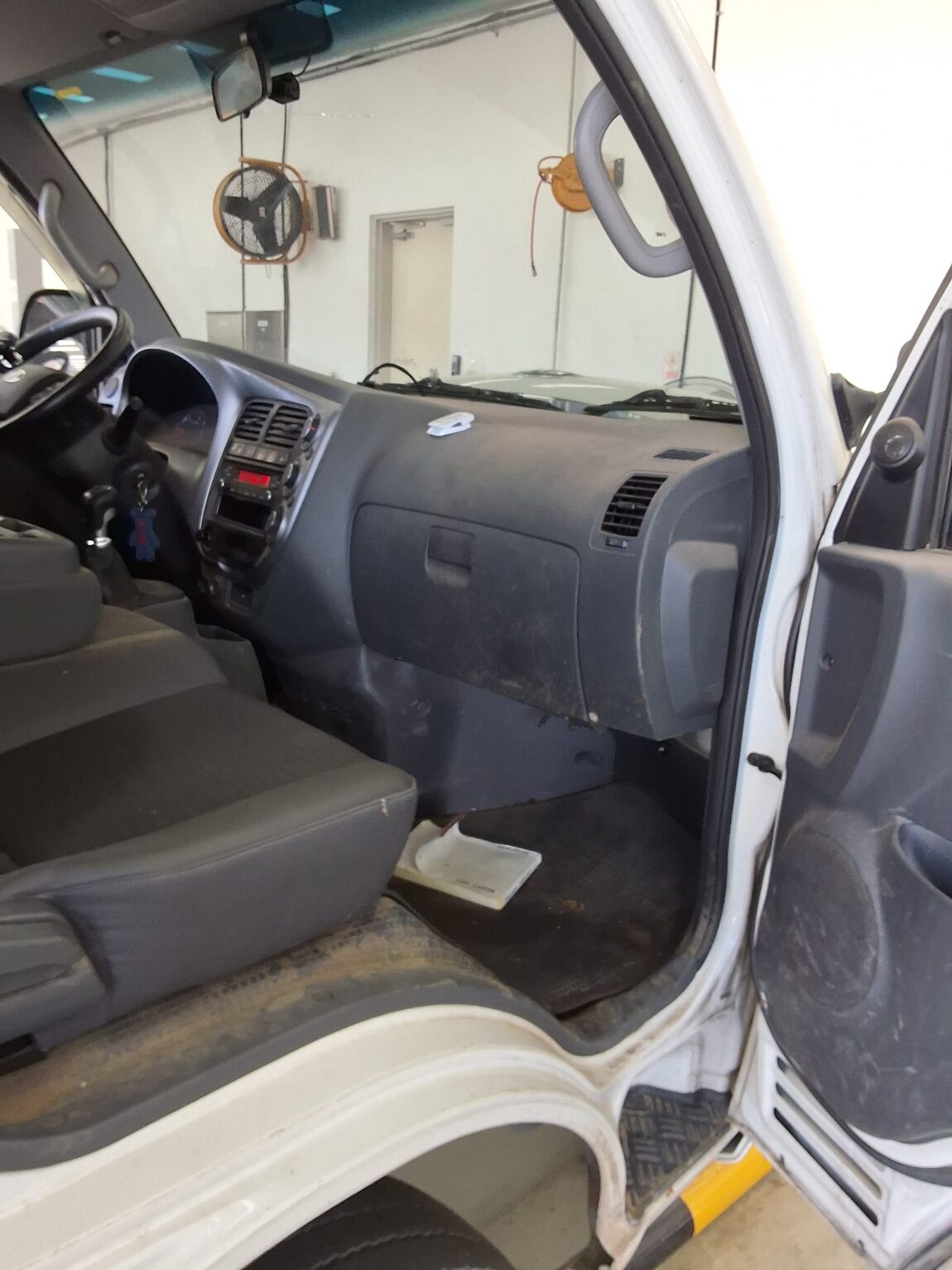 KIA THE NEW BONGO III CARGO 1.2 TON KING CAB EXTRA LONG WHEELBASE GL 2020 - zdjęcie 12