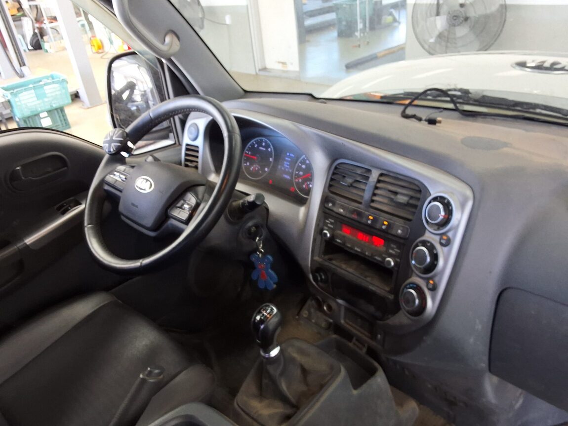 KIA THE NEW BONGO III CARGO 1.2 TON KING CAB EXTRA LONG WHEELBASE GL 2020 - zdjęcie 11