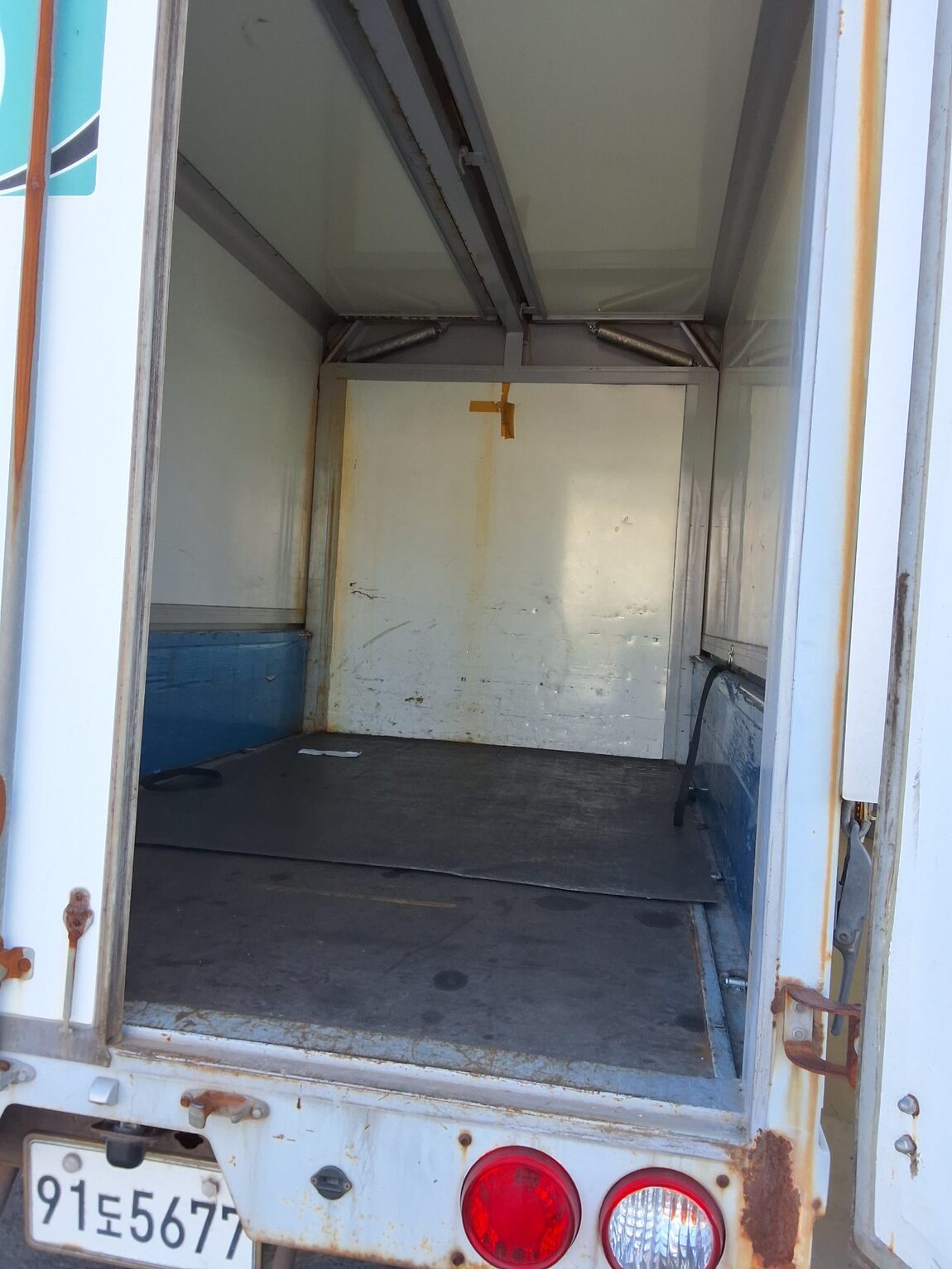 KIA BONGO III CARGO WING BODY 1.2 TON 2011 - zdjęcie 13