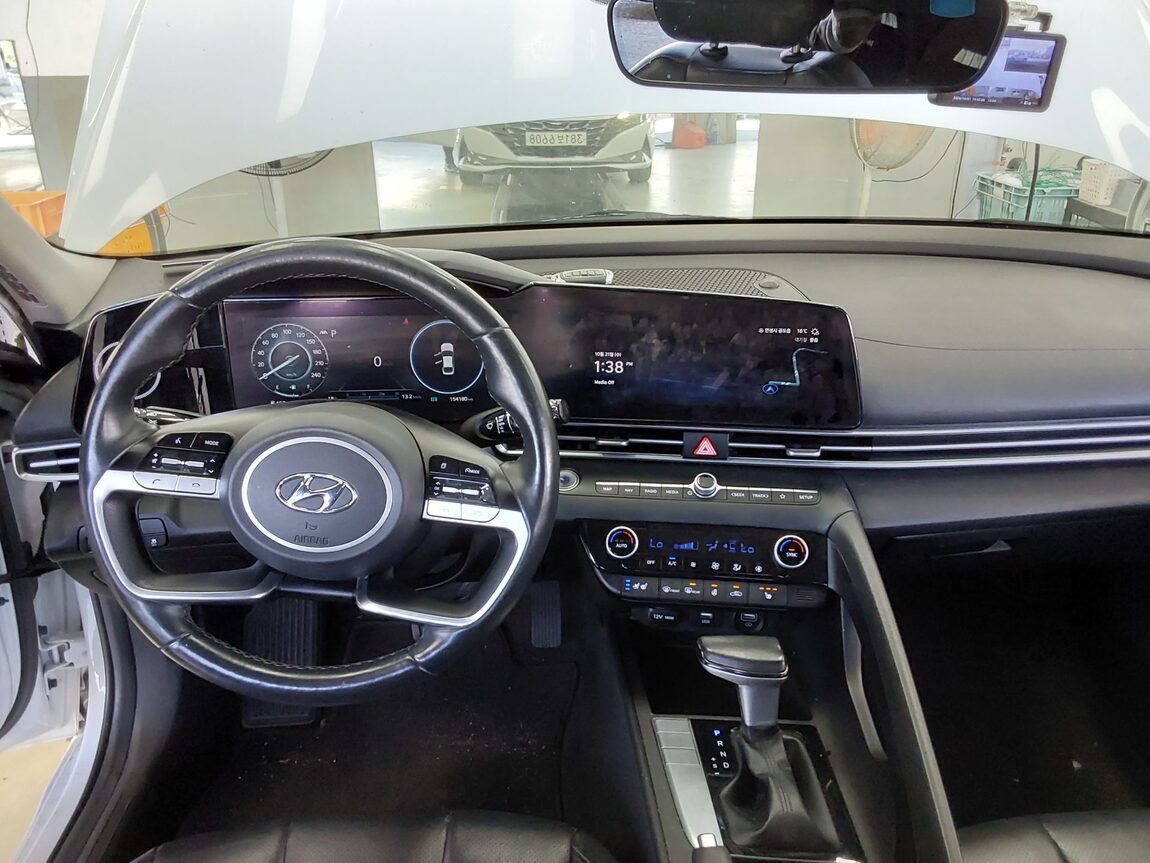 HYUNDAI AVANTE (CN7) 1.6 GASOLINE MODERN 2021 - zdjęcie 11