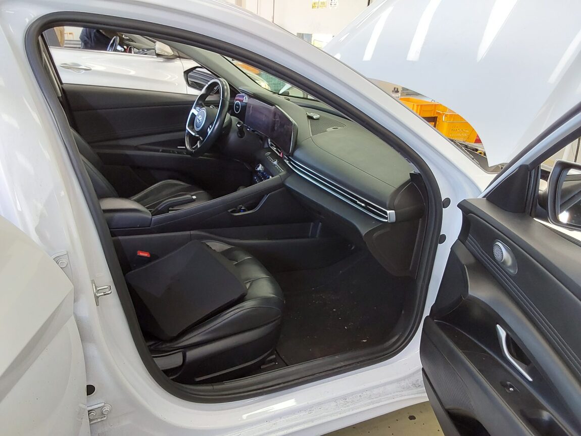 HYUNDAI AVANTE (CN7) 1.6 GASOLINE MODERN 2021 - zdjęcie 14