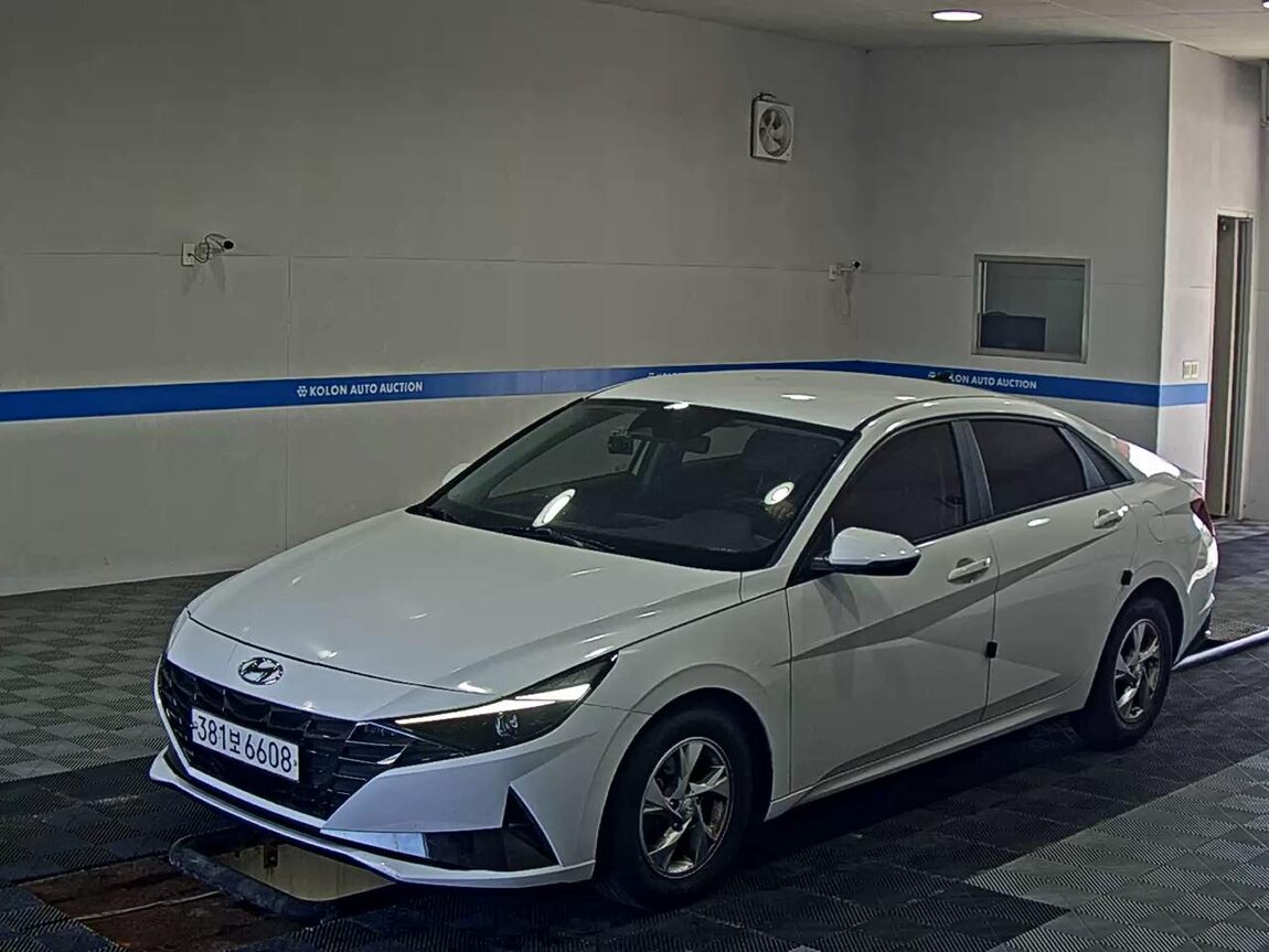 HYUNDAI AVANTE (CN7) 1.6 GASOLINE MODERN 2021 - zdjęcie 2