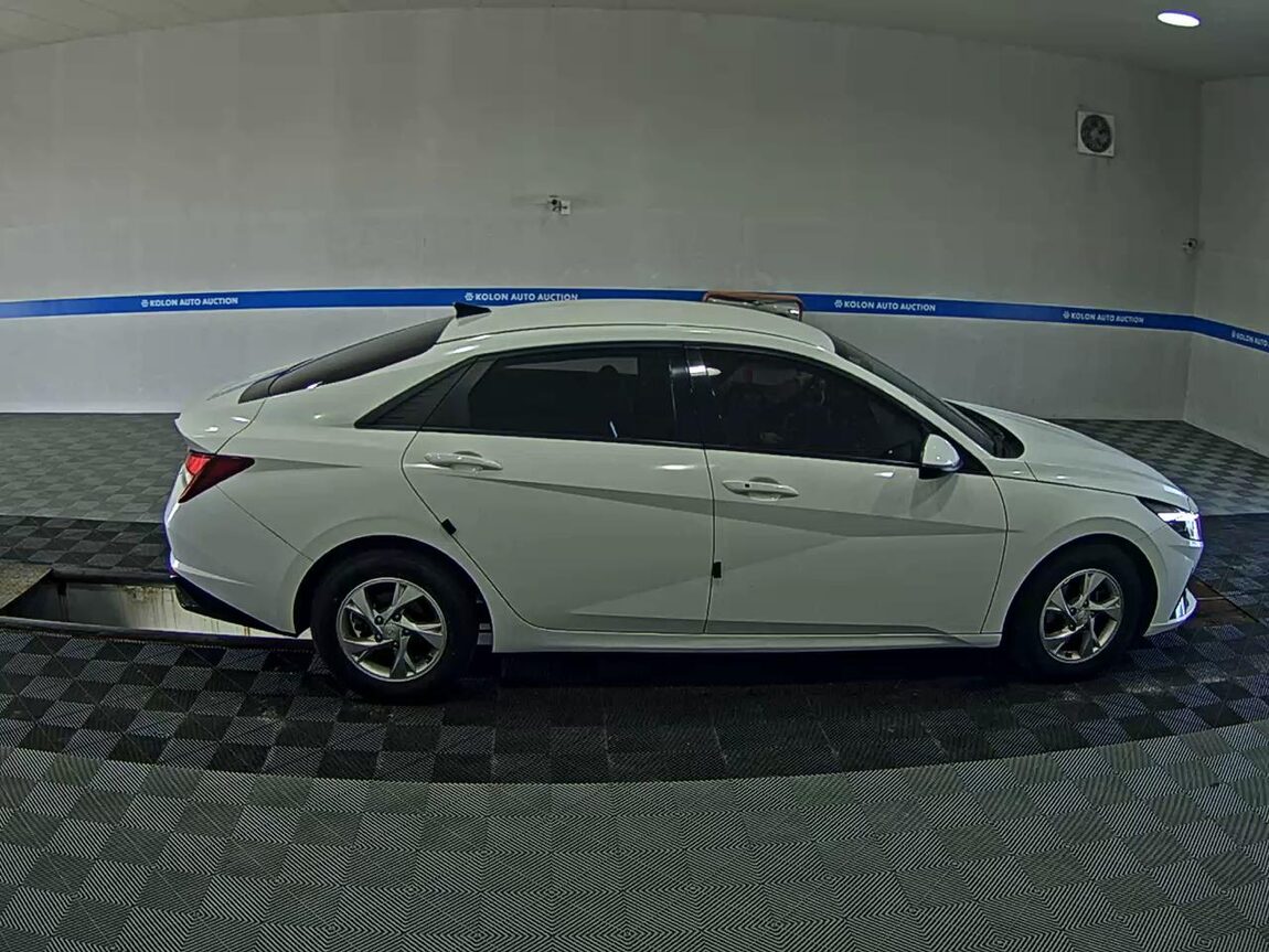 HYUNDAI AVANTE (CN7) 1.6 GASOLINE MODERN 2021 - zdjęcie 4