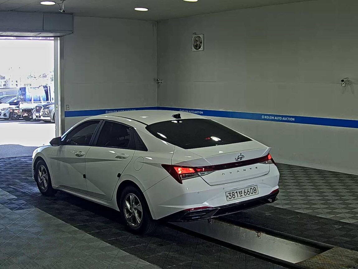 HYUNDAI AVANTE (CN7) 1.6 GASOLINE MODERN 2021 - zdjęcie 6