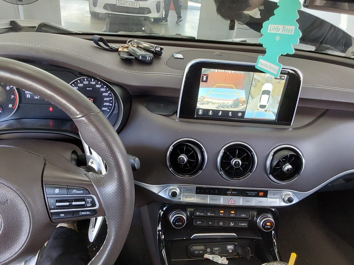 KIA STINGER 2.0 TURBO PLATINUM 2018 - zdjęcie 17