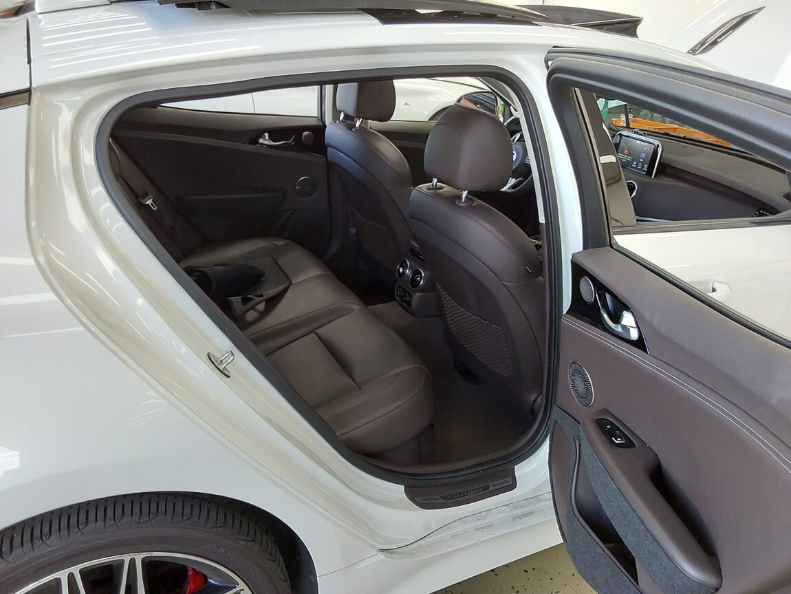 KIA STINGER 2.0 TURBO PLATINUM 2018 - zdjęcie 13