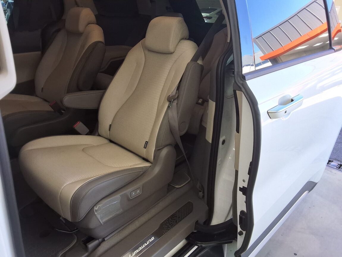 KIA THE NEW CARNIVAL (KA4) HI-LIMOUSINE 9-SEATER GASOLINE SIGNATURE 2026 - zdjęcie 12