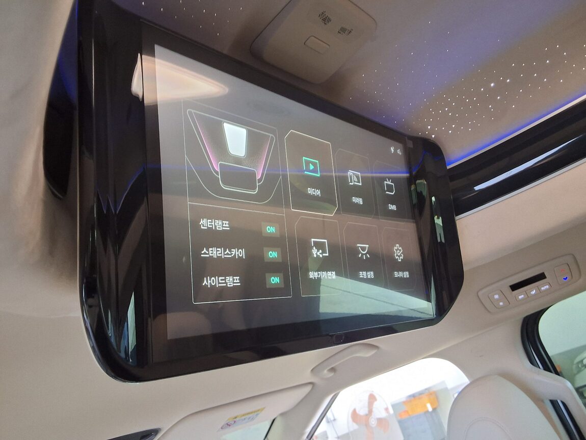 KIA THE NEW CARNIVAL (KA4) HI-LIMOUSINE 9-SEATER GASOLINE SIGNATURE 2026 - zdjęcie 20