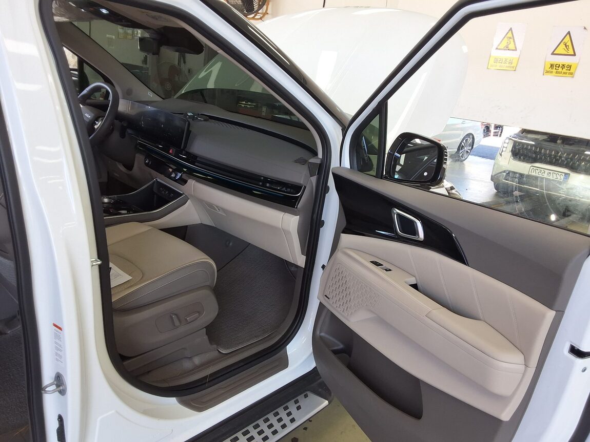 KIA THE NEW CARNIVAL (KA4) HI-LIMOUSINE 9-SEATER GASOLINE SIGNATURE 2026 - zdjęcie 14