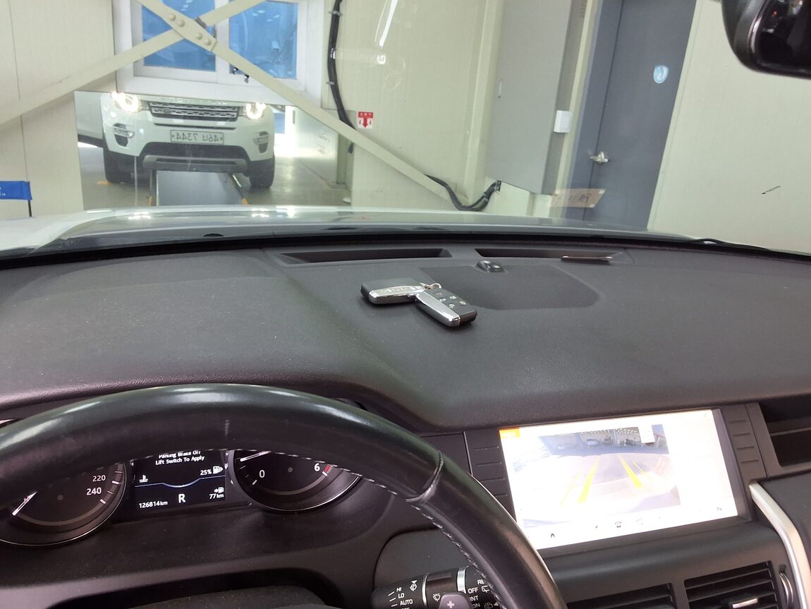 LAND ROVER DISCOVERY SPORT 2.0 TD4 HSE LUXURY 2017 - zdjęcie 25