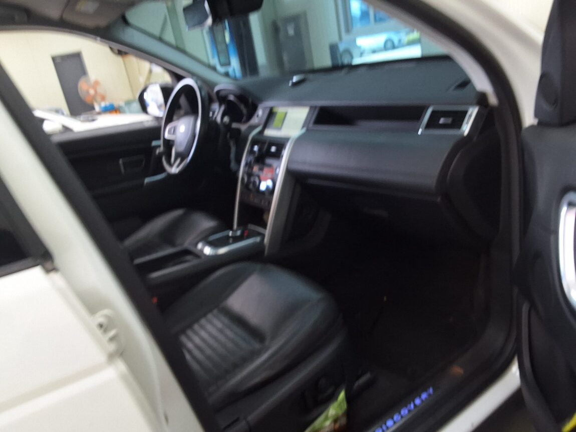 LAND ROVER DISCOVERY SPORT 2.0 TD4 HSE LUXURY 2017 - zdjęcie 15