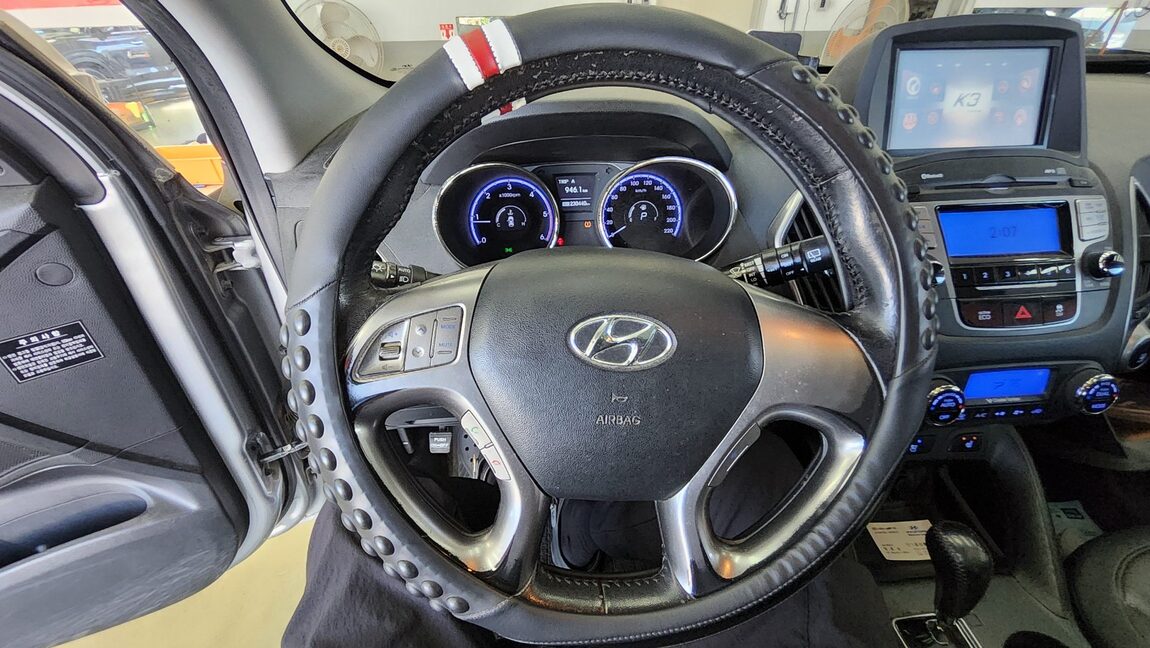 HYUNDAI TUCSON ix DIESEL R20 2WD LX20 PREMIER 2011 - zdjęcie 17