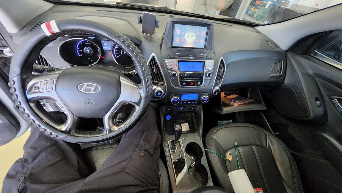HYUNDAI TUCSON ix DIESEL R20 2WD LX20 PREMIER 2011 - zdjęcie 11
