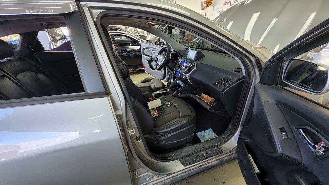 HYUNDAI TUCSON ix DIESEL R20 2WD LX20 PREMIER 2011 - zdjęcie 14