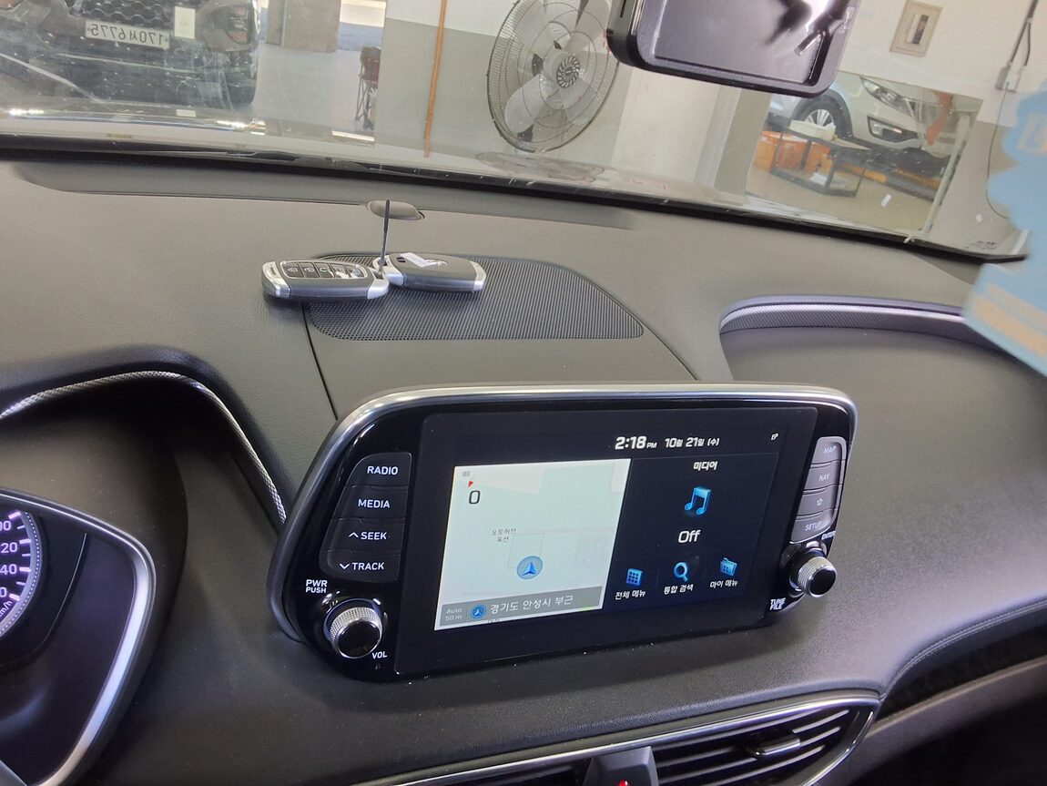 HYUNDAI SANTA FE (TM) 2.0T GDi 2WD EXCLUSIVE 2020 - zdjęcie 17