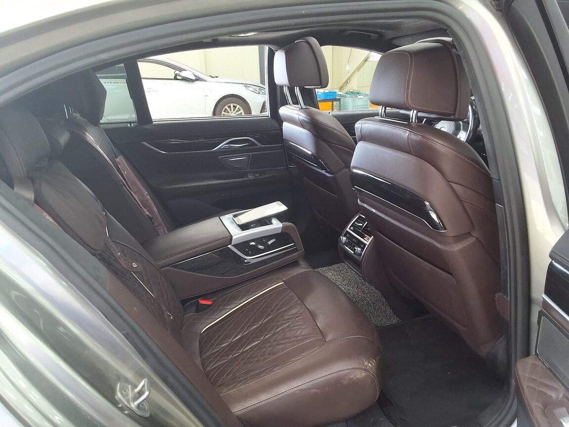 BMW 7 SERIES (6TH GEN) 740d xDRIVE M SPORT 2021 - zdjęcie 14