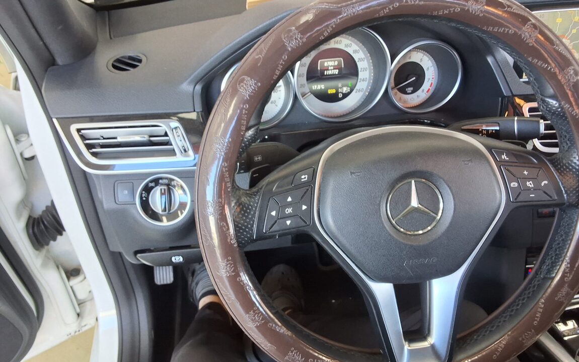 MERCEDES-BENZ E-CLASS (4TH GEN) E300 AVANTGARDE 2014 - zdjęcie 17