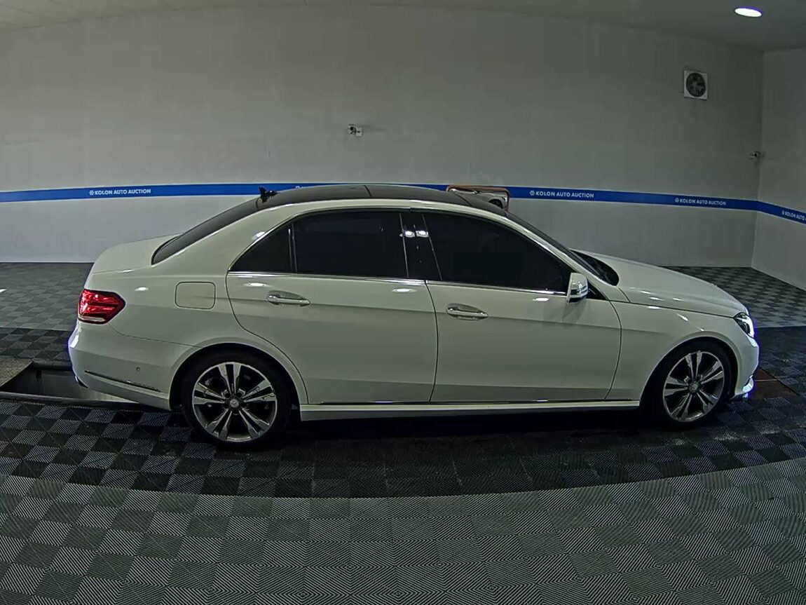 MERCEDES-BENZ E-CLASS (4TH GEN) E300 AVANTGARDE 2014 - zdjęcie 4