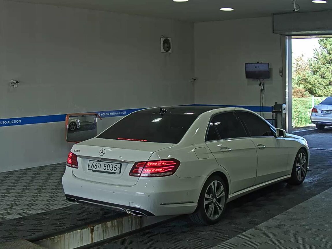 MERCEDES-BENZ E-CLASS (4TH GEN) E300 AVANTGARDE 2014 - zdjęcie 5