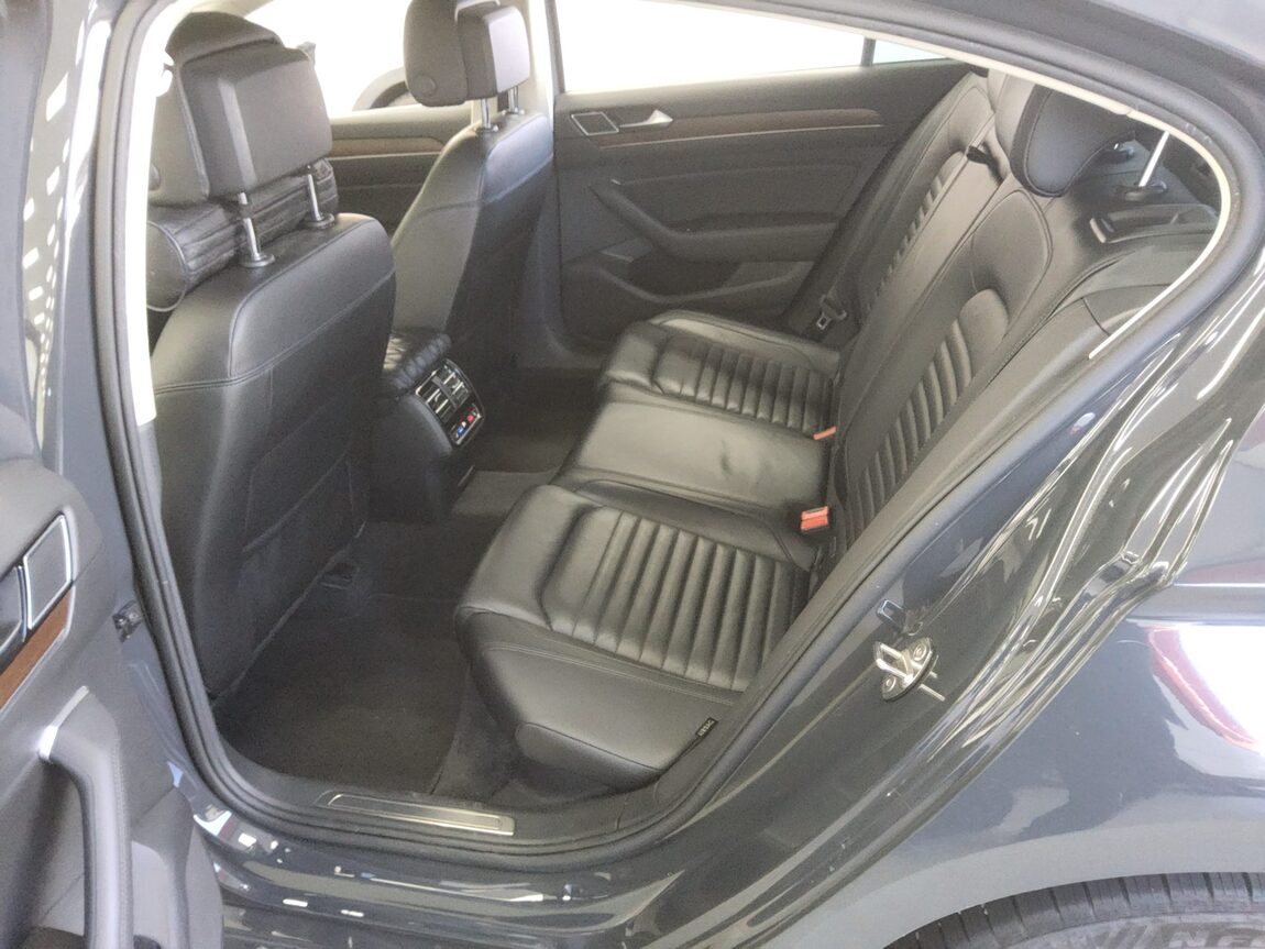 VOLKSWAGEN PASSAT GT (8TH GEN) 2.0 TDI 4MOTION PRESTIGE 2018 - zdjęcie 12