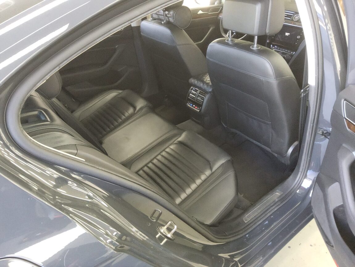 VOLKSWAGEN PASSAT GT (8TH GEN) 2.0 TDI 4MOTION PRESTIGE 2018 - zdjęcie 13