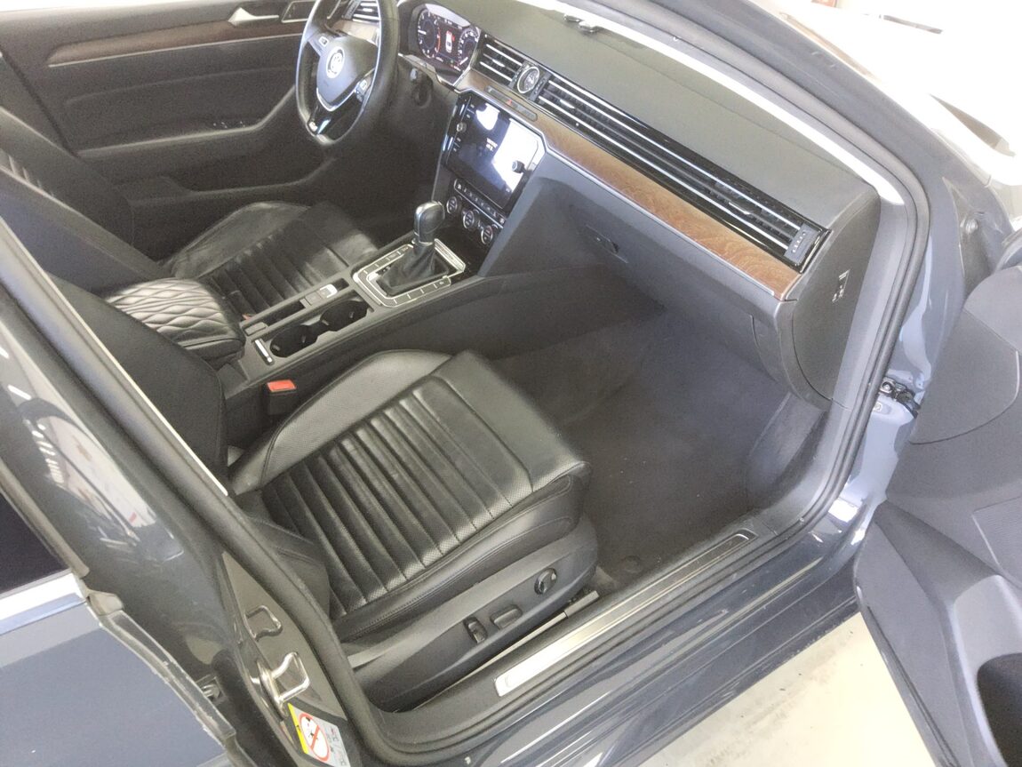 VOLKSWAGEN PASSAT GT (8TH GEN) 2.0 TDI 4MOTION PRESTIGE 2018 - zdjęcie 14
