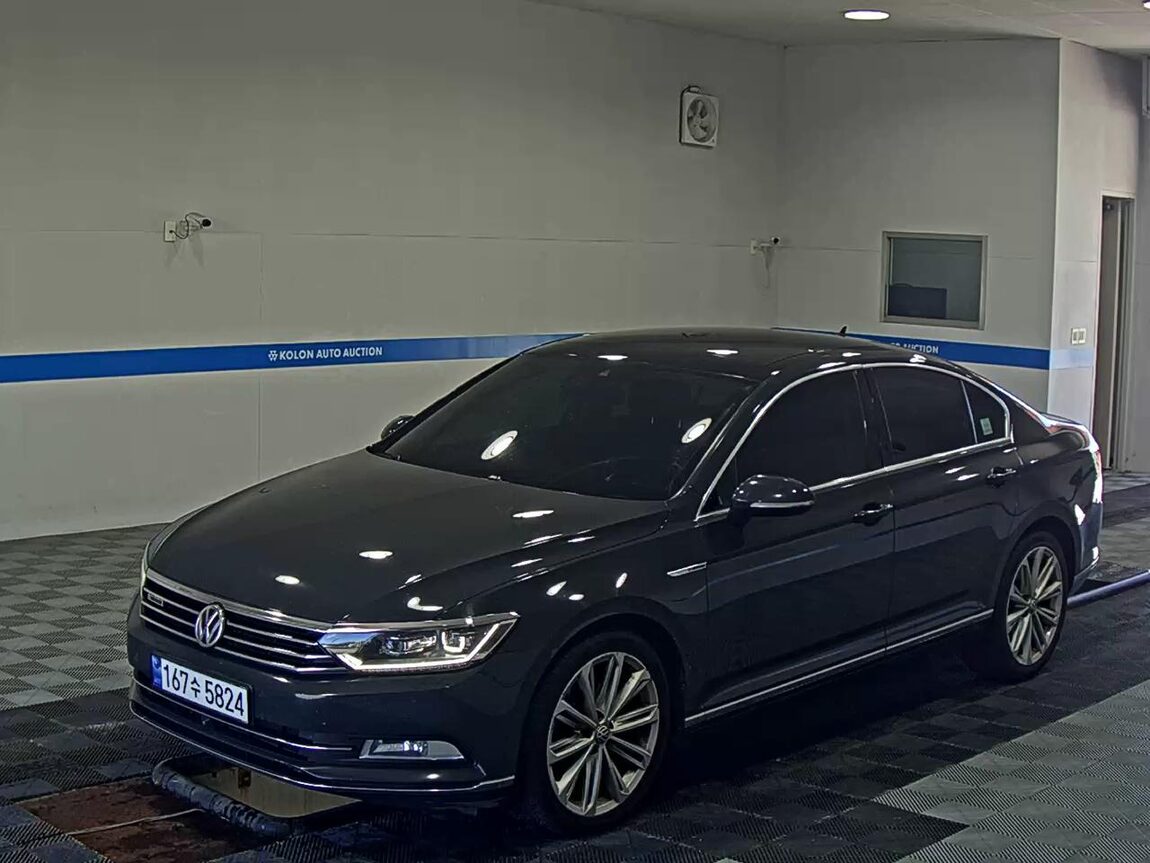 VOLKSWAGEN PASSAT GT (8TH GEN) 2.0 TDI 4MOTION PRESTIGE 2018 - zdjęcie 2