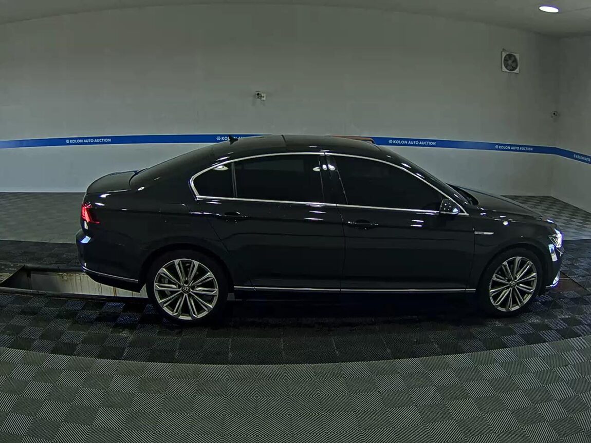 VOLKSWAGEN PASSAT GT (8TH GEN) 2.0 TDI 4MOTION PRESTIGE 2018 - zdjęcie 4
