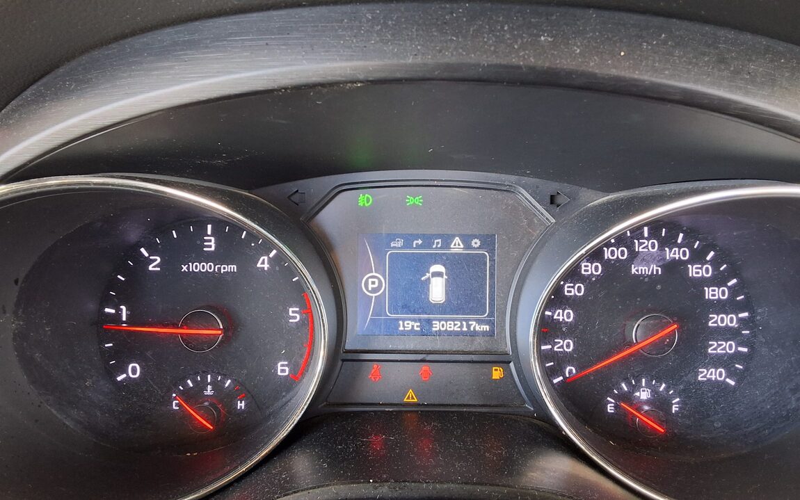 KIA ALL NEW CARNIVAL 9-SEATER DIESEL LUXURY 2016 - zdjęcie 9