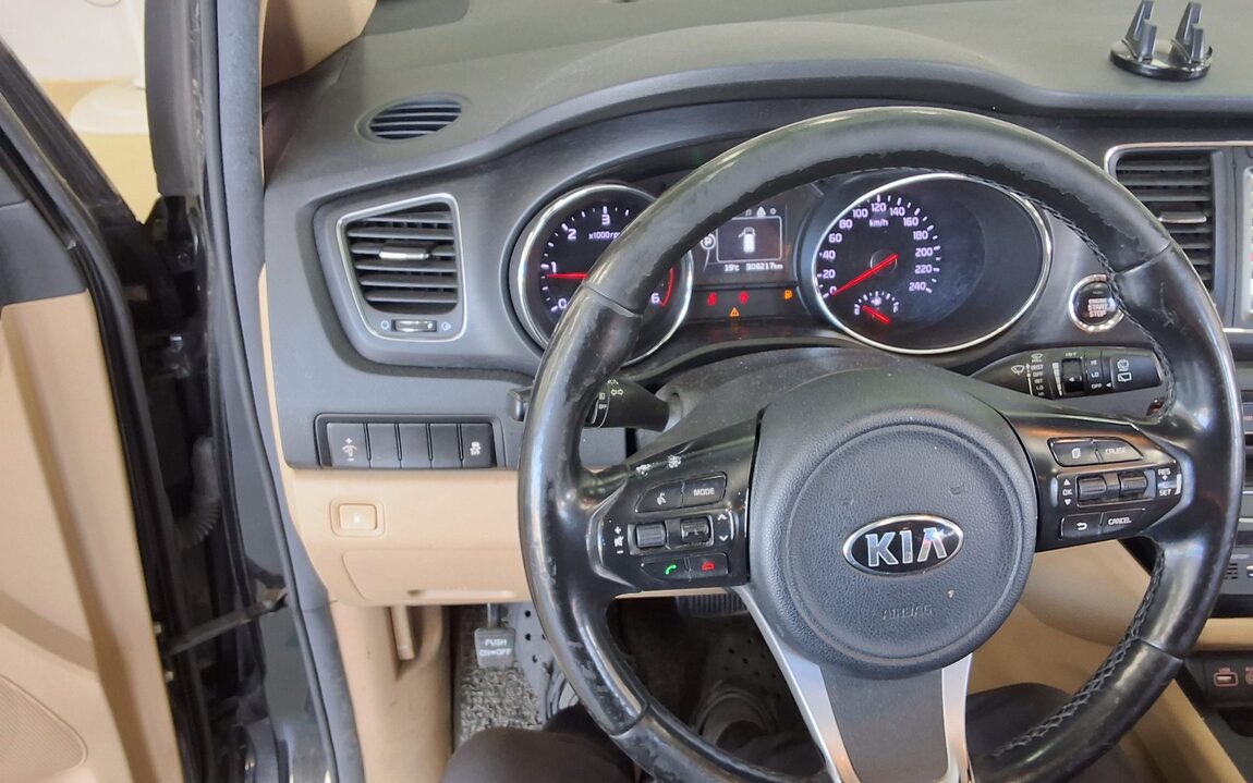 KIA ALL NEW CARNIVAL 9-SEATER DIESEL LUXURY 2016 - zdjęcie 17