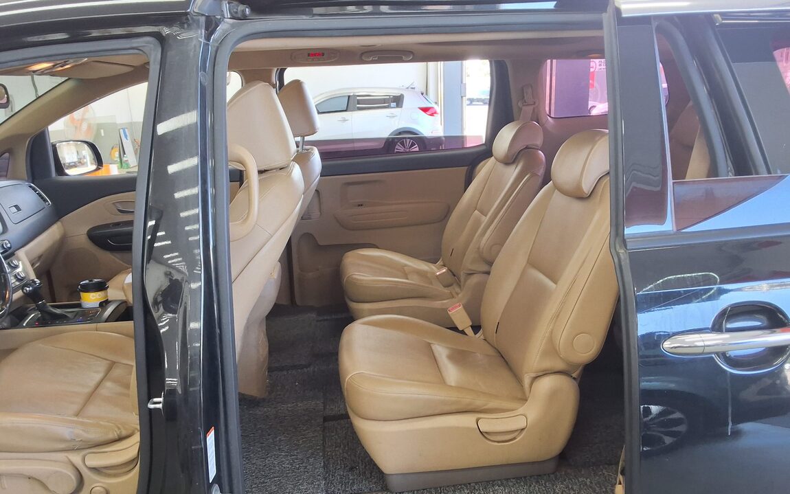 KIA ALL NEW CARNIVAL 9-SEATER DIESEL LUXURY 2016 - zdjęcie 12
