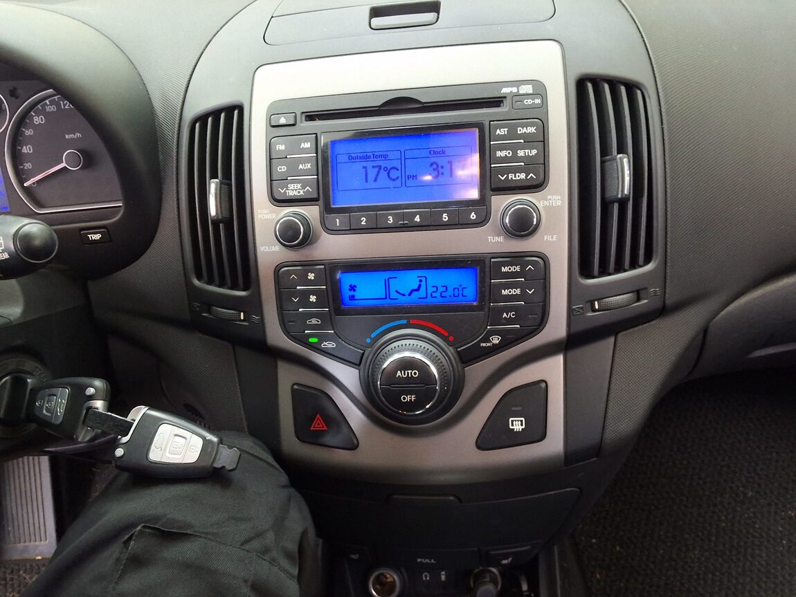 HYUNDAI i30 1.6 VVT PREMIER 2008 - zdjęcie 24