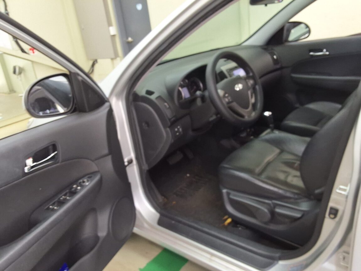 HYUNDAI i30 1.6 VVT PREMIER 2008 - zdjęcie 11