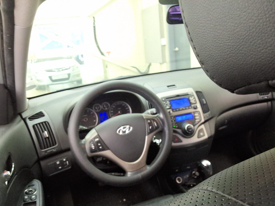 HYUNDAI i30 1.6 VVT PREMIER 2008 - zdjęcie 12