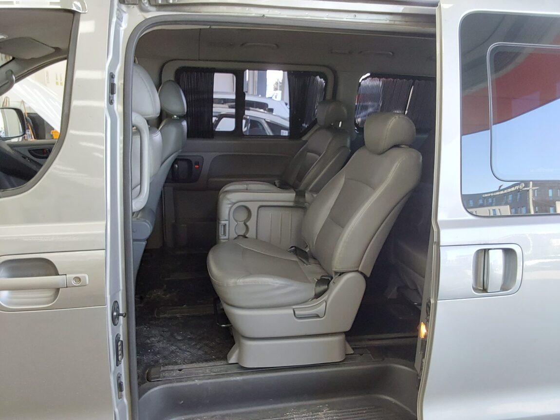 HYUNDAI GRAND STAREX 12-SEATER DIESEL CVX DELUXE 2013 - zdjęcie 12