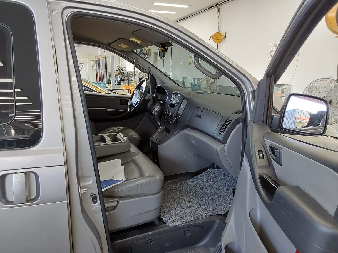 HYUNDAI GRAND STAREX 12-SEATER DIESEL CVX DELUXE 2013 - zdjęcie 14